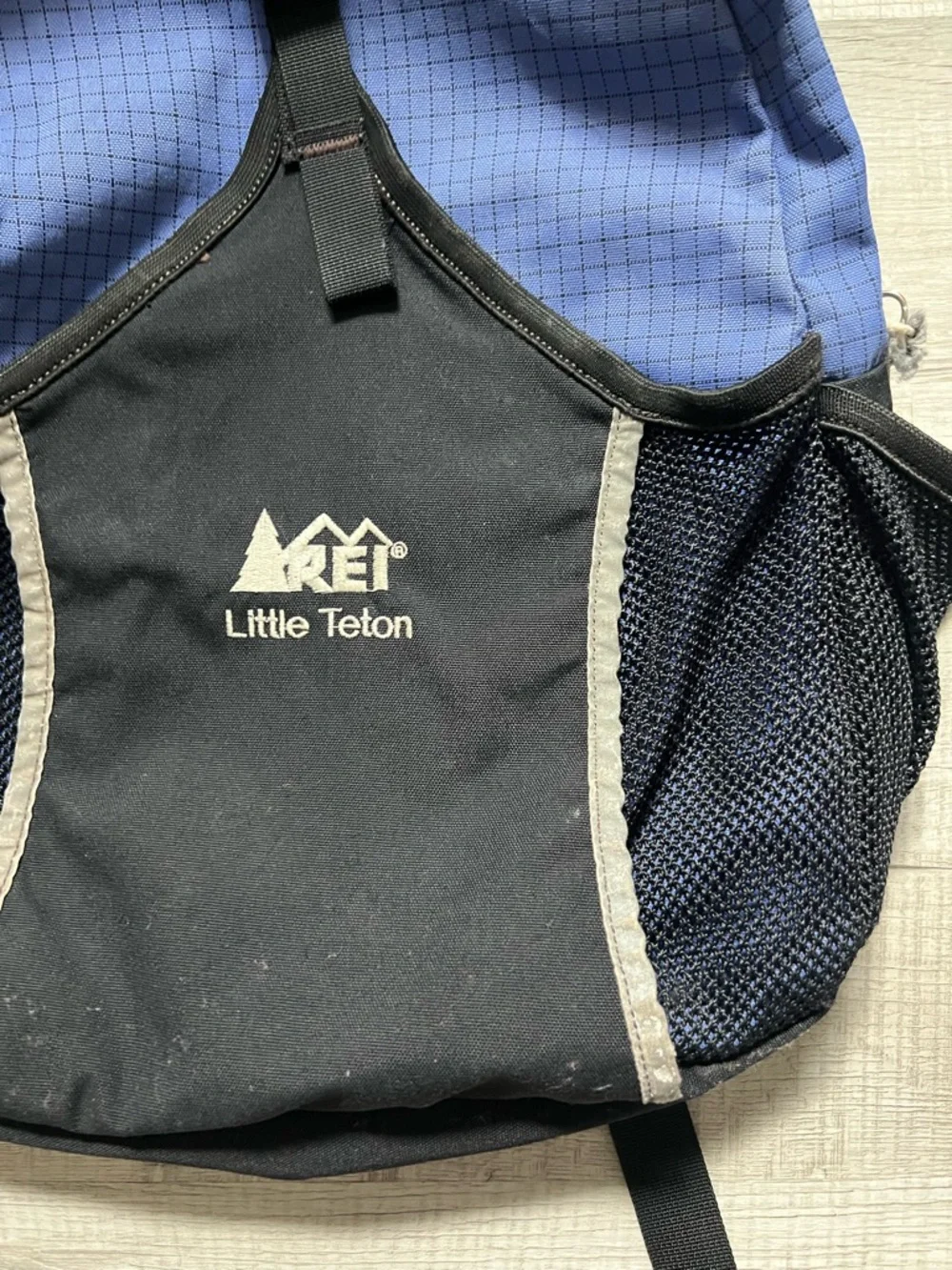 VINTAGE REI Little Teton Blue and Black Daypack with Bottle Pocket